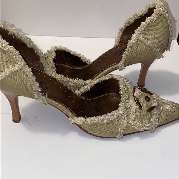 Richard Tyler Canvas Pumps Unique and Edgy - Picture 5 of 5